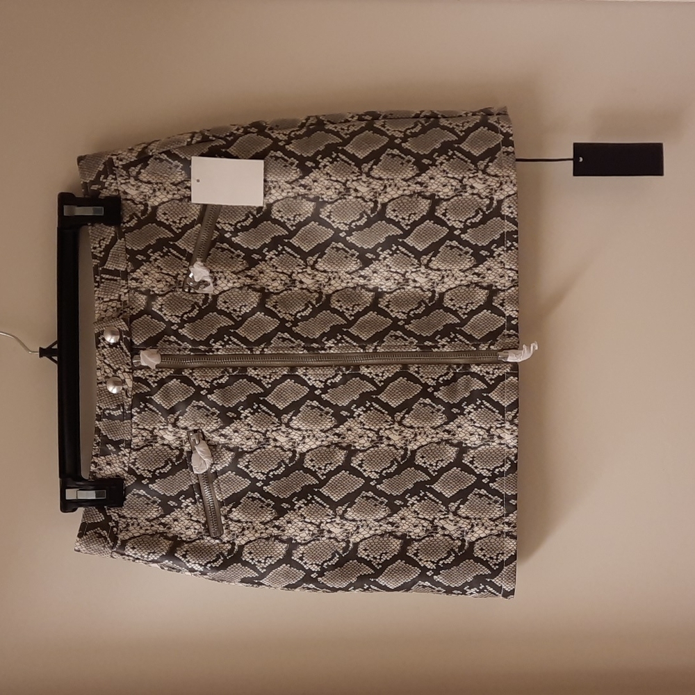 🥳HP🥳 NWT, Blank NYC Break Away Snake Print Skirt